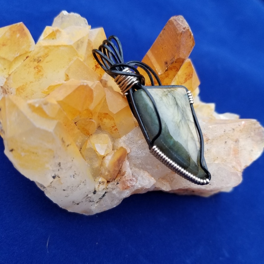 Labradorite pendant - Picture 3 of 4